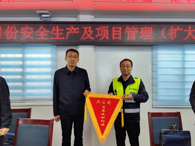 月度流动红旗授旗照片.jpg